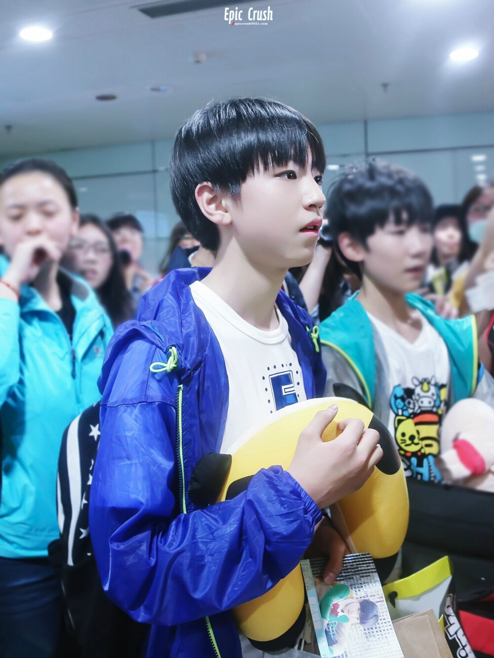 王俊凯 TFBOYS TFBOYS王俊凯 首都机场--江北机场 cr:logo