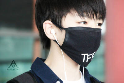 TFBOYS王俊凯 140704江北机场--首都机场 cr:logo