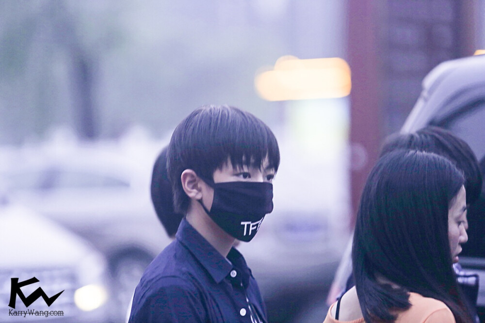 TFBOYS王俊凯 140704江北机场--首都机场 cr:logo