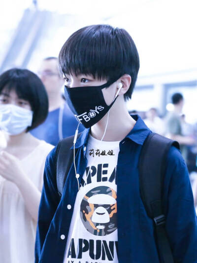 TFBOYS王俊凯 140704江北机场--首都机场 cr:logo