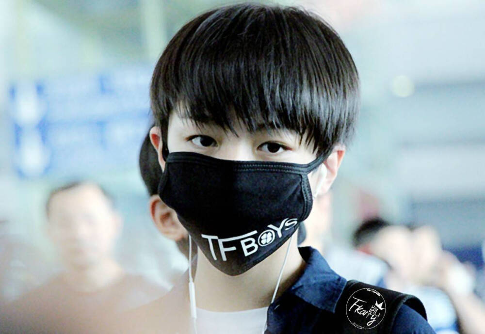 TFBOYS王俊凯 140704江北机场--首都机场 cr:logo