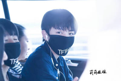 TFBOYS王俊凯 140704江北机场--首都机场 cr:logo