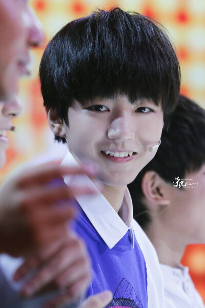 TFBOYS王俊凯 2014.8.28 年代秀。cr:LOGO