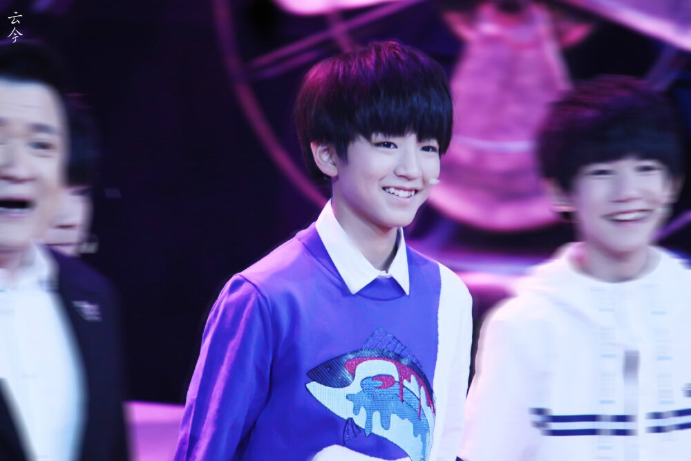 TFBOYS王俊凯 2014.8.28 年代秀。cr:LOGO