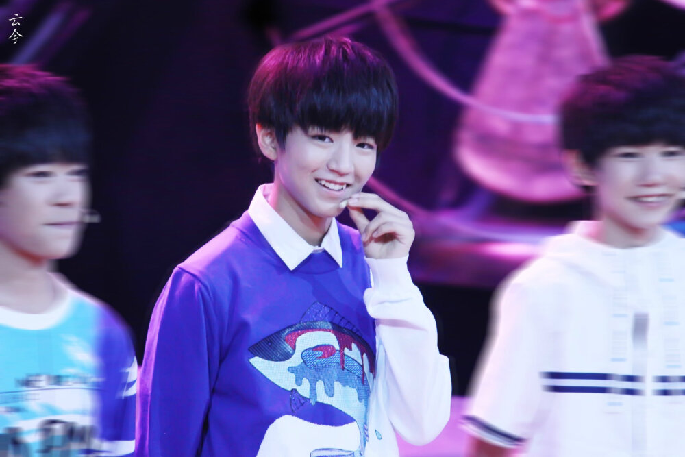 TFBOYS王俊凯 2014.8.28 年代秀。cr:LOGO