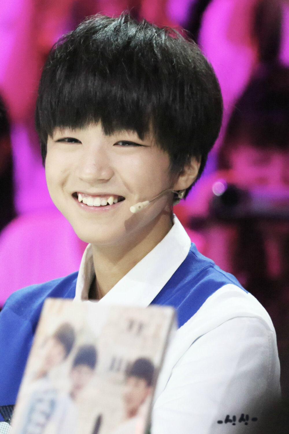 tfboys王俊凯2014828年代秀crlogo