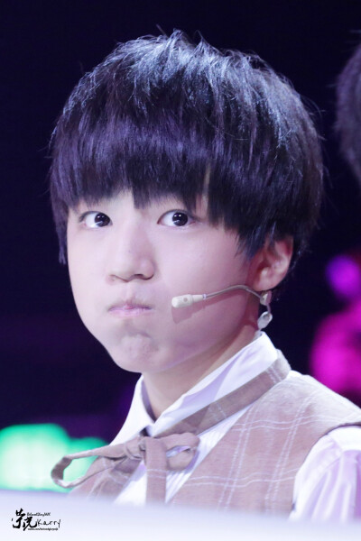 TFBOYS王俊凯 2014.8.28 年代秀。cr:LOGO