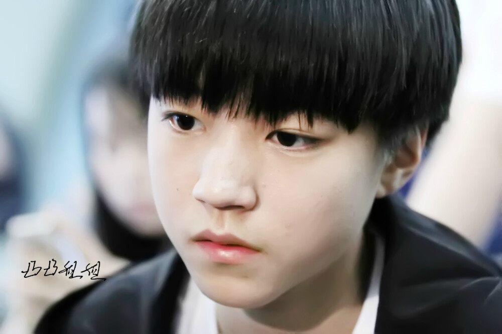 TFBOYS王俊凯 140404江北机场--白云机场 cr:logo