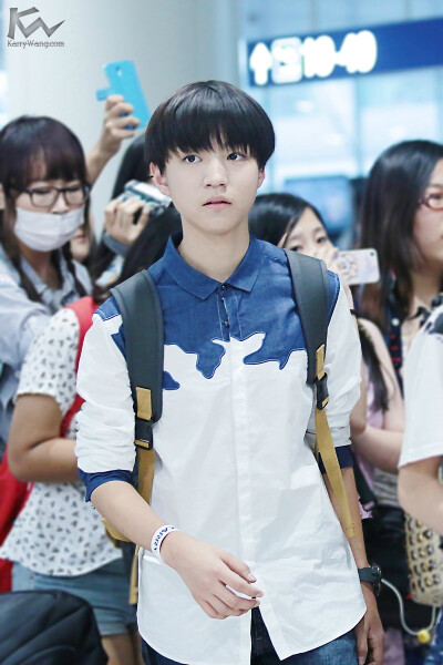 TFBOYS王俊凯 140804首都机场--虹桥机场 cr:logo