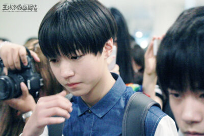 TFBOYS王俊凯 140804首都机场--虹桥机场 cr:logo