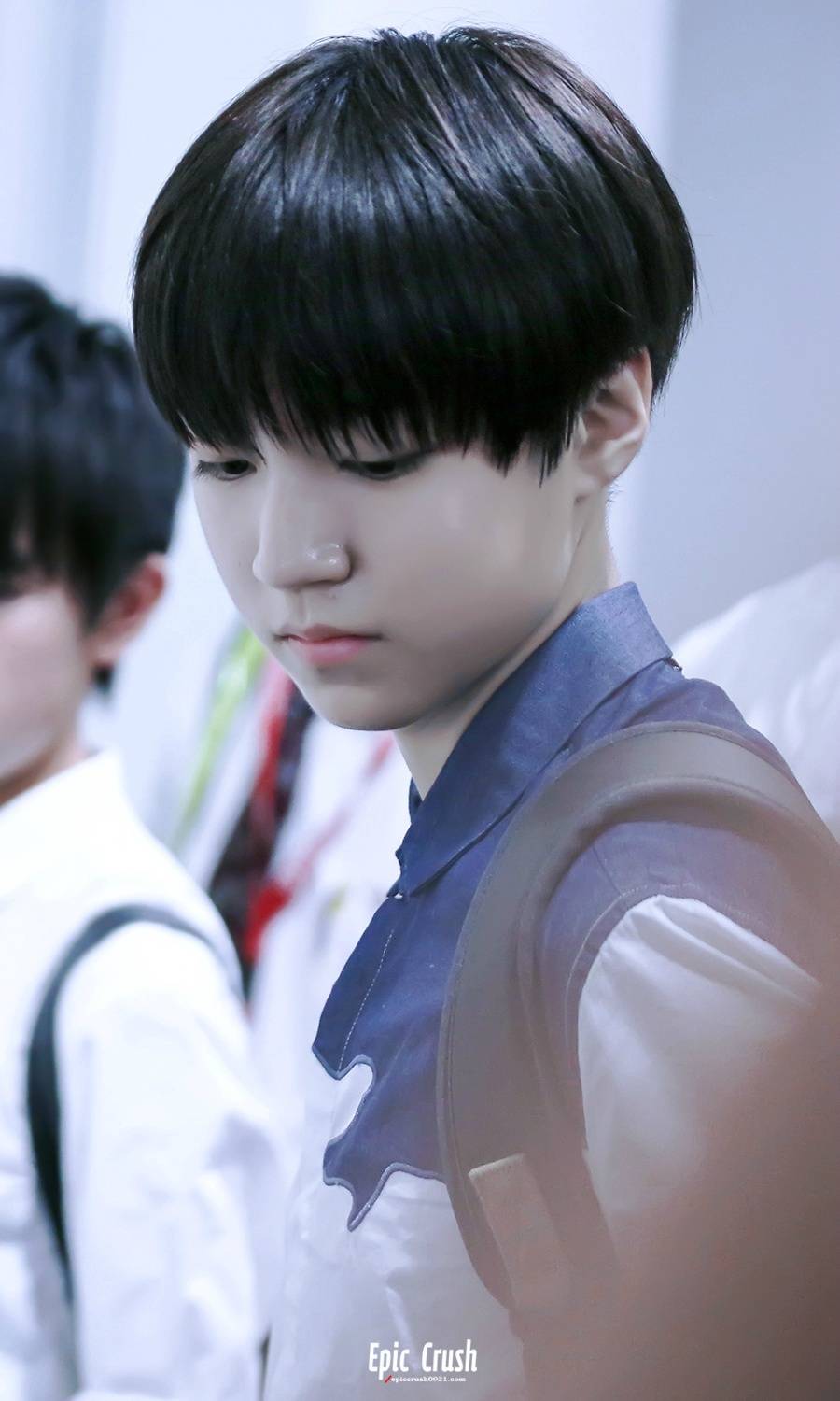 TFBOYS王俊凯 140804首都机场--虹桥机场 cr:logo