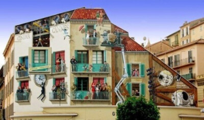 法国艺术家Patrick Commecy，是一名壁画家，有他在，城市里空白的墙面一下就鲜活起来了。