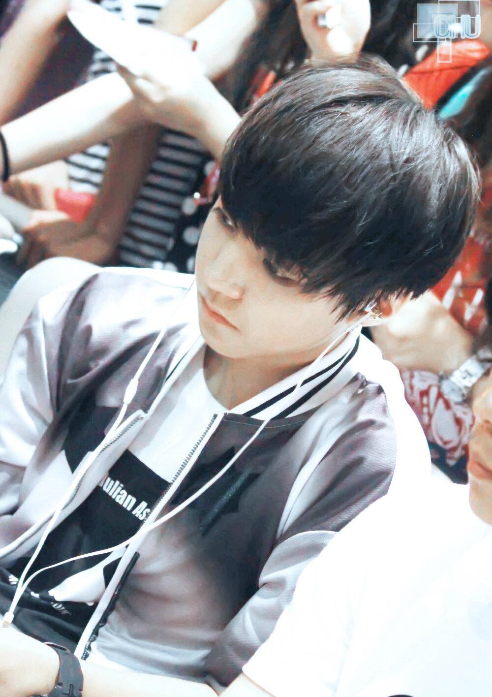 TFBOYS王俊凯 140801浦东机场--首都机场 cr:logo