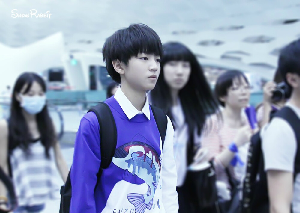 TFBOYS王俊凯 140828宝安机场--江北机场 cr:logo