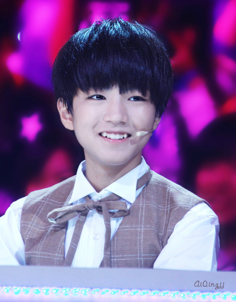 TFBOYS王俊凱 2014.8.28 年代秀。cr:LOGO