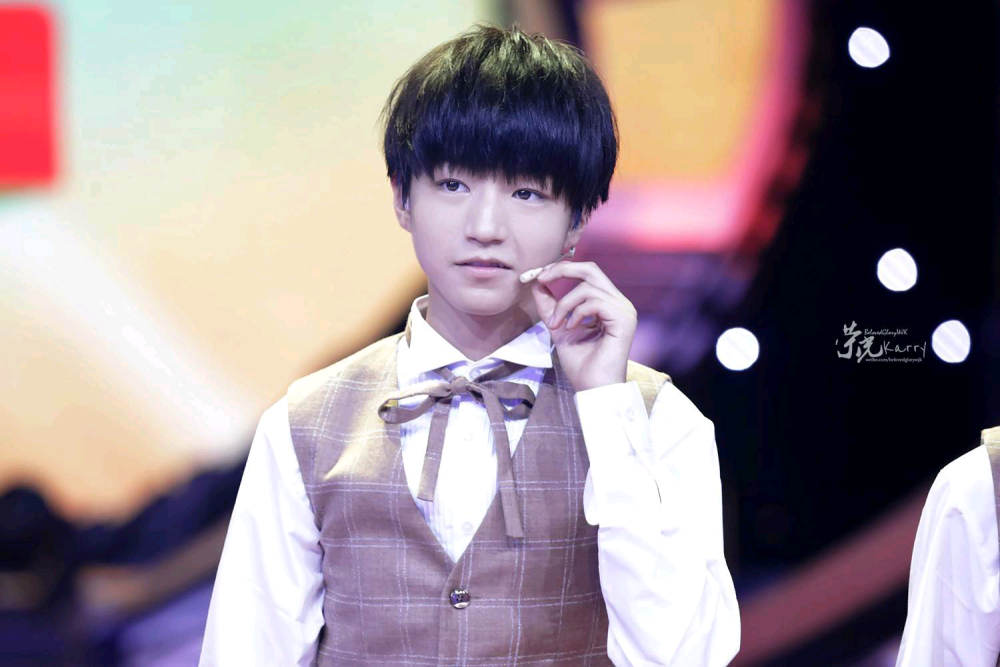 TFBOYS王俊凯 觉得自己萌萌滴 cr:logo