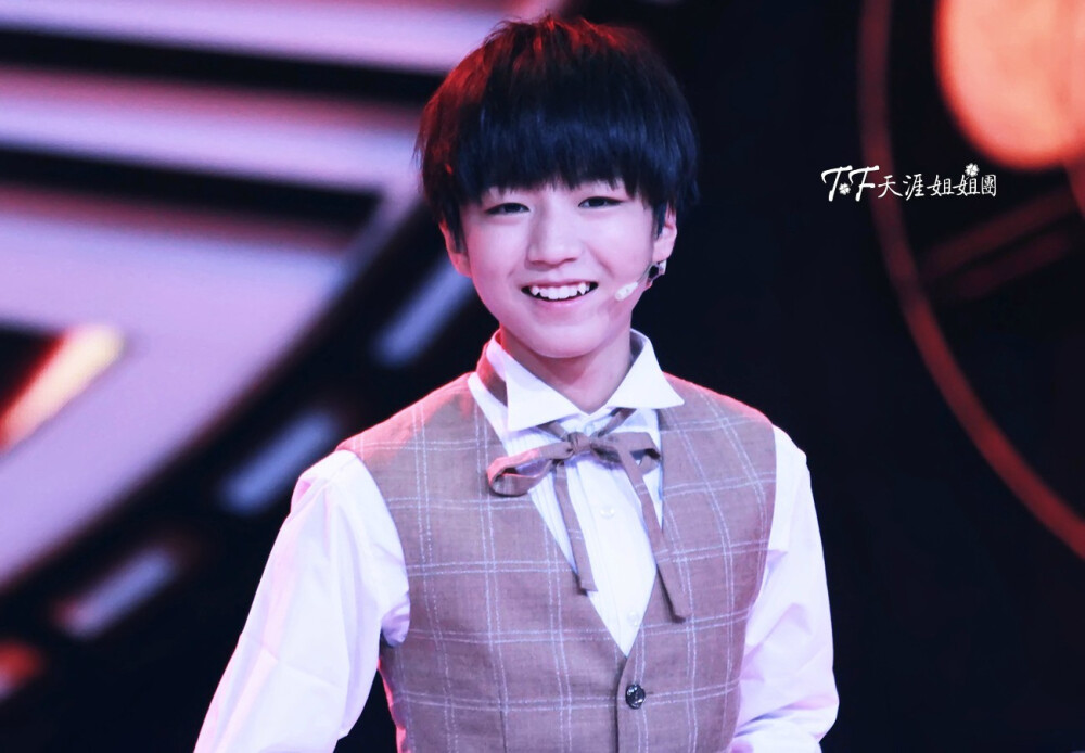 TFBOYS王俊凯 2014.8.28 年代秀。cr:LOGO