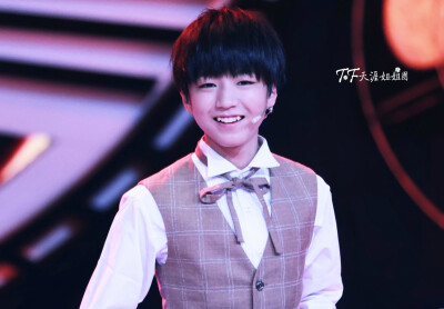 TFBOYS王俊凱 2014.8.28 年代秀。cr:LOGO