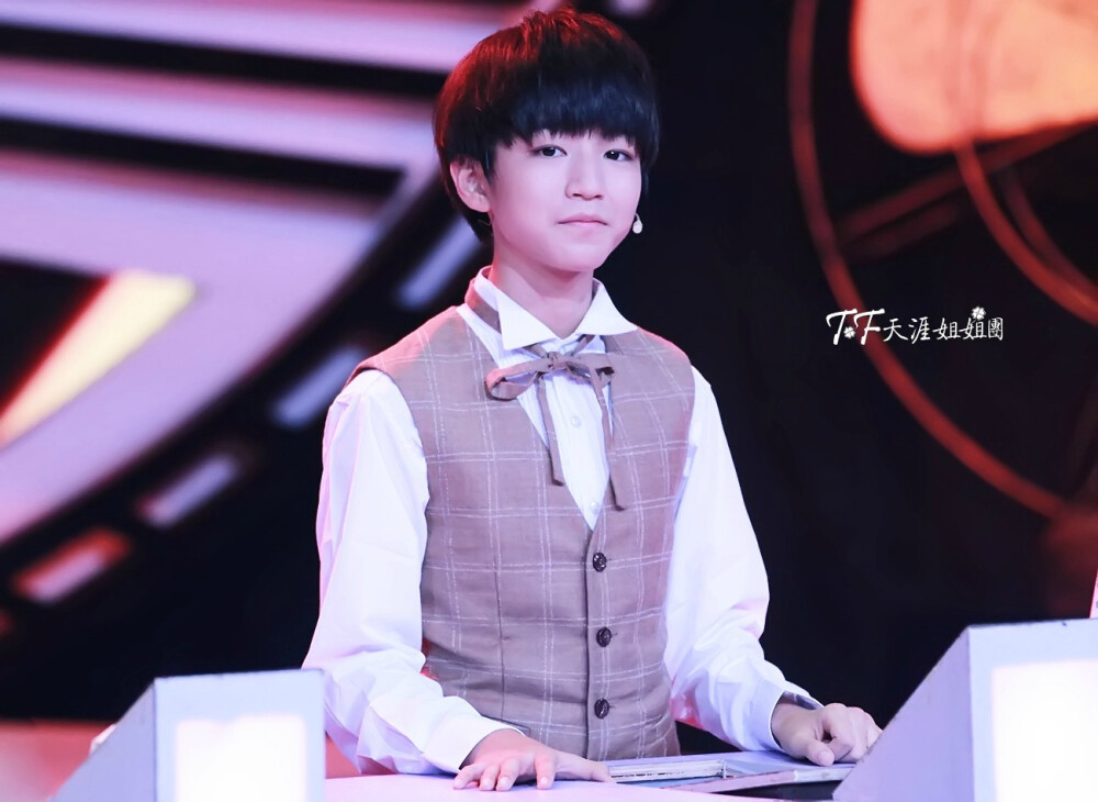 TFBOYS王俊凱 2014.8.28 年代秀。cr:LOGO