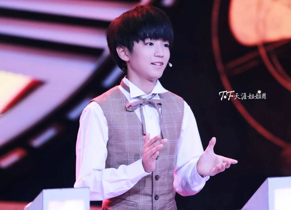 TFBOYS王俊凱 2014.8.28 年代秀。cr:LOGO