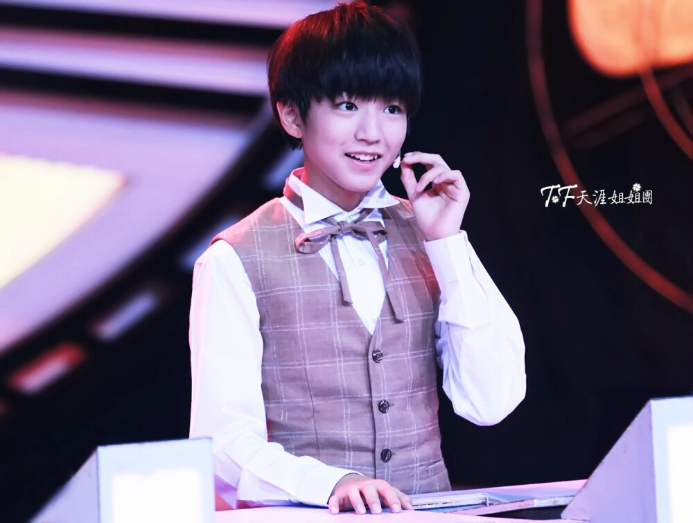 TFBOYS王俊凱 2014.8.28 年代秀。cr:LOGO