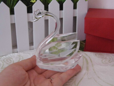 很漂亮的一只水晶天鹅，超喜欢。