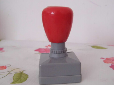 很漂亮的一款印章的哇 还可以做图案的哦 超喜欢的哇。 自带印油的 超方便。