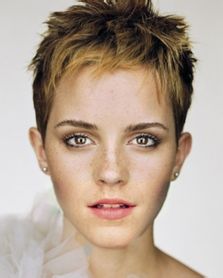 Emma Watson 小时候就是赫敏 长大了还是这么漂亮 五官真美 人家还是布朗大学学霸