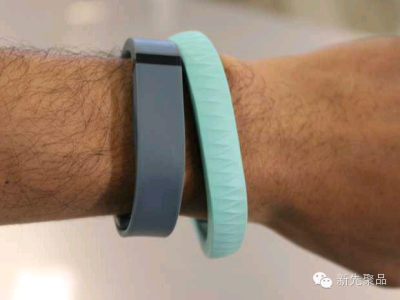 现在要迎来下一代健身跟踪器（fitness tracker）了，它在前几年开始风靡，人们运用像Fitbit智能手环、Jawbone腕带记录每天的作息、运动和饮食。苹果的HealthKit马上要在今年秋天和iOS8一同面市，谷歌也在大会上宣布…