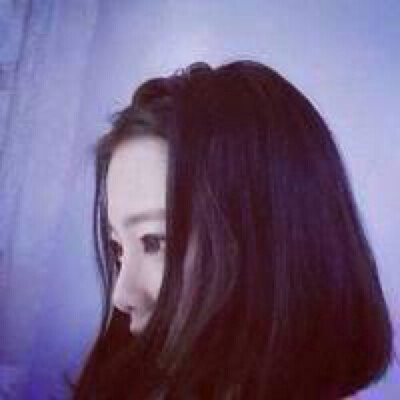 Y.女生头像 所有的情绪我都可以替代你背藏 你只需和我说 说出所有你的苦痛和哀别我不会看轻 能想到的只是如何抚平你的皱眉 靠到我身边 我的拥抱很适合你 怀抱当你的避风港