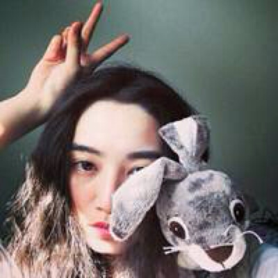 Y.女生头像 爱都爱不够 哪有恨