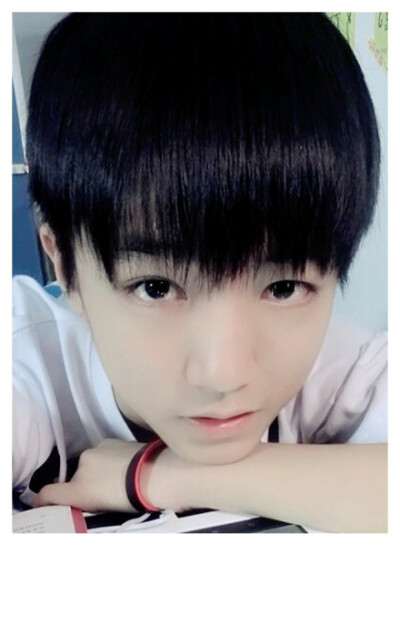 TFBOYS 王俊凯 【做成拍立得可好。】CR:Karry王嗑瓜子大赛第一名