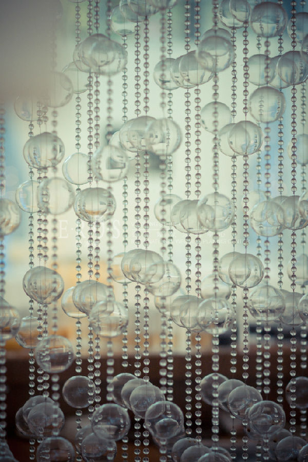 【北京伊洛斯】清新海边别墅婚礼；如果只用一种颜色来表达婚礼，那么只有白色可以做到纯净、自然、包容......尤其在这让人浮想联翩的浪漫海边 ； 伊洛斯婚礼策划公司（Eros Wedding Service）率先把欧美浪漫随心的婚庆模式引入中国，并结合日韩的细腻情怀而不失中国元素，贴近新人的需求。致力于打造个性化的婚礼策划服务，以满腹高端客户群的需求。它让每个婚礼庆典格外与众不同——个性、时尚、创新。