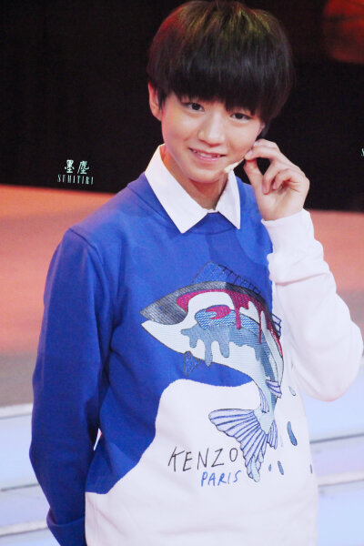 TFBOYS王俊凯 2014.8.28 年代秀。cr:LOGO