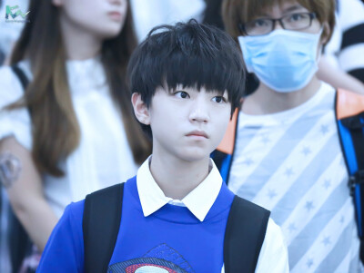 TFBOYS王俊凯 2014.8.28 深圳宝安机场。cr:LOGO