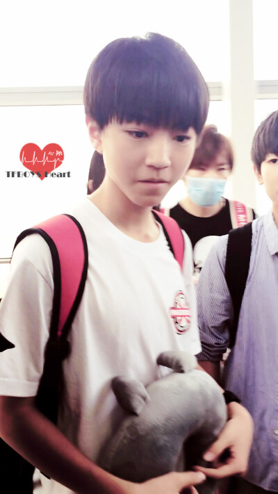 王俊凯 TFBOYS TFBOYS王俊凯 江北机场--首都机场 cr:logo