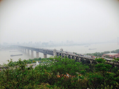 窗外小景。长江大桥