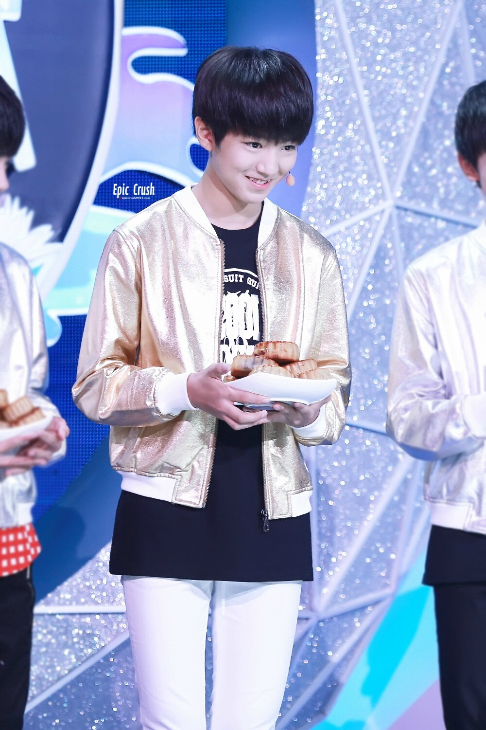 TFBOYS王俊凯 2014.9.4 湖南台中秋晚会录制。cr:LOGO