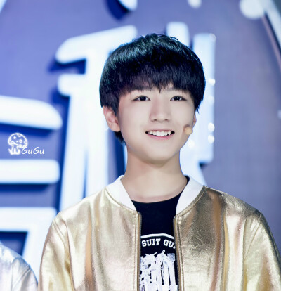 TFBOYS王俊凯 2014.9.4 湖南台中秋晚会录制。cr:LOGO