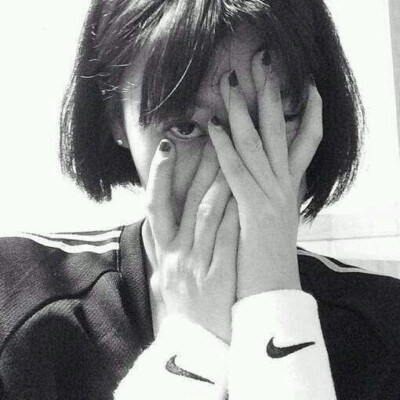 Y.女生头像 〔我是一个很会藏心事的人，不然我爱了你这么久，你怎会还不知晓〕