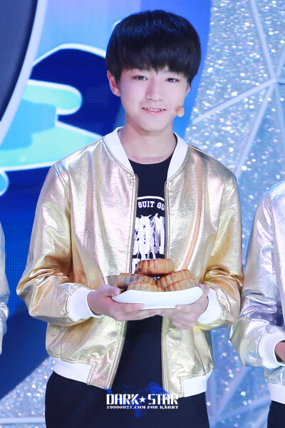 TFBOYS王俊凯 2014.9.4 湖南台中秋晚会录制。cr:LOGO