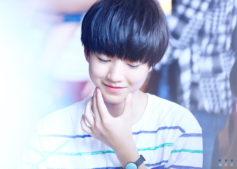 TFBOYS王俊凯 台湾拍摄不剧透高清。cr:LOGO