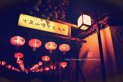 我们住在景区里面。人巨多