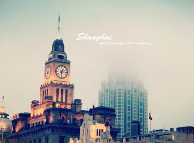 雾好大。。高楼不见了