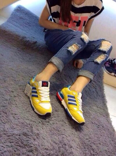 adidas zx750 传承经典，舒适的脚感，不变的配色 。码数36-44。