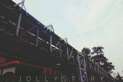 行行重行行，与君生别离。 是怎样的失去造就如此武装的心脏。 要怎样幸福，怎样远方，我不知道。