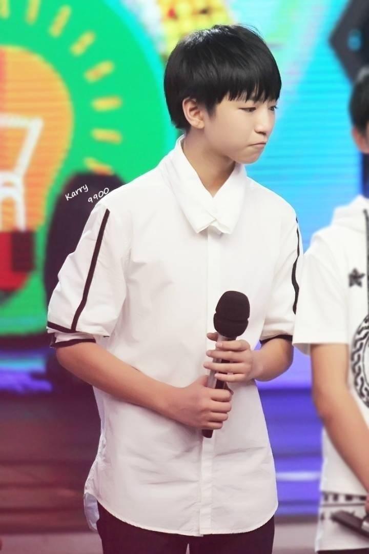 TFBOYS王俊凯 140520快乐大本营录制 cr.logo