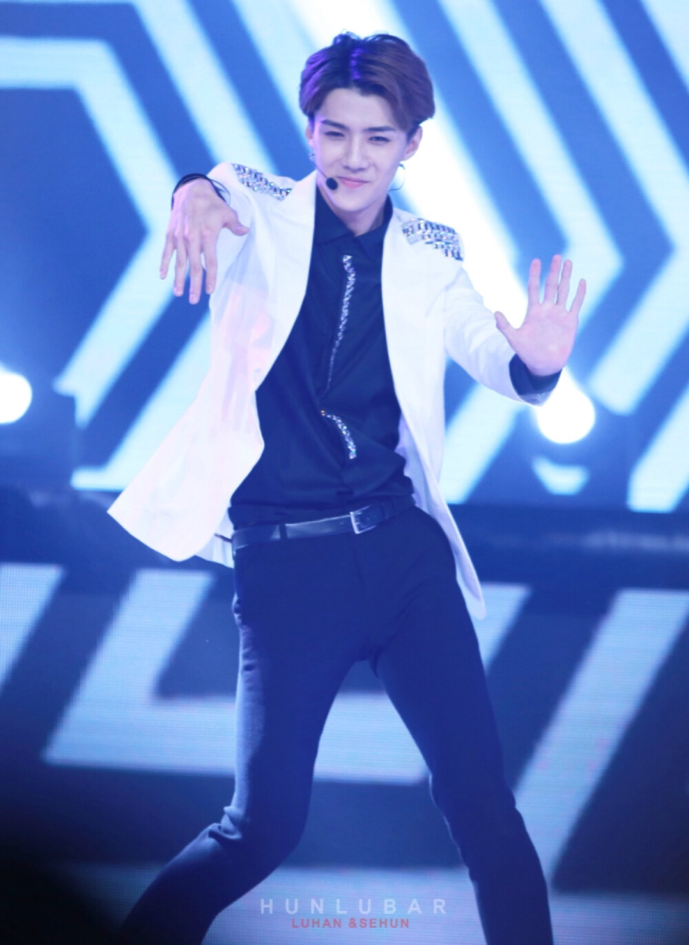 EXO 吴世勋 Cr：logo