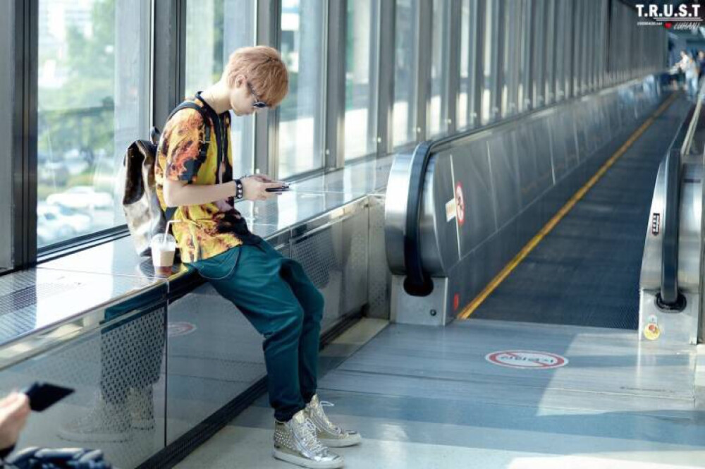 EXO.Luhan.鹿晗.루한.很久以前的机场图但是很喜欢.