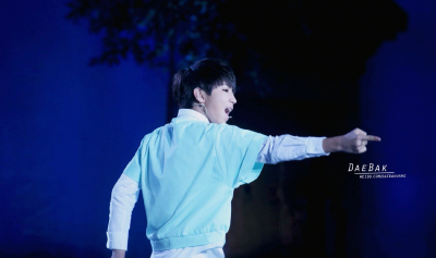 王俊凯 140908 央视中秋晚会 cr: LOGO